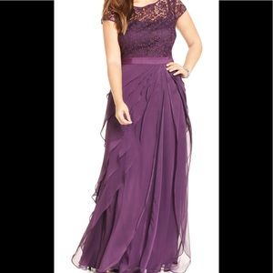 Adrianna Papell Gown / Dress